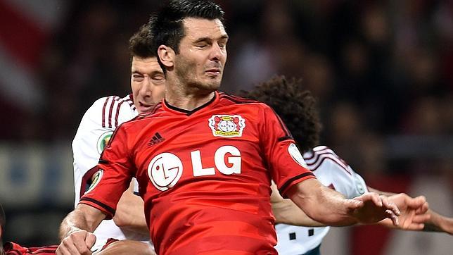 El Bayer Leverkusen despide a Spahic por una pelea