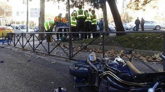 Miles de firmas piden espejos en el carril bus de la Castellana donde se accidentó Cifuentes