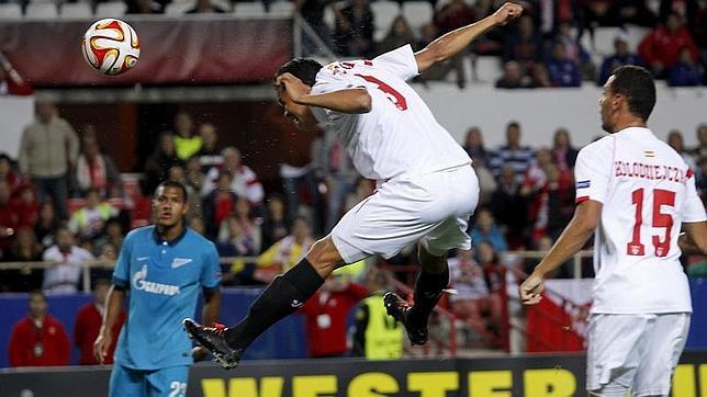 El Sevilla saca la casta para remontar