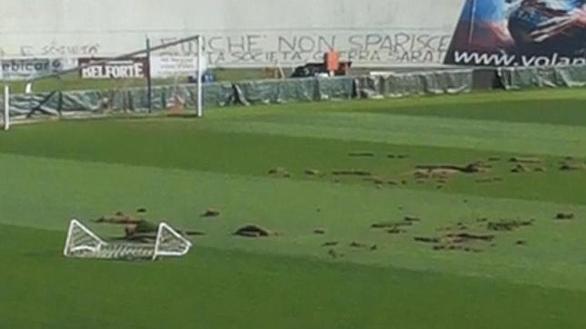 Ultras del Varese arrasan su propio estadio