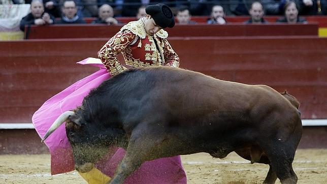 Ginés y Varea empatan a una oreja en Zaragoza