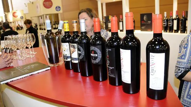 Expositor de los vinos de Pago Casa del Blanco en la II Cumbre Internacional del Vino