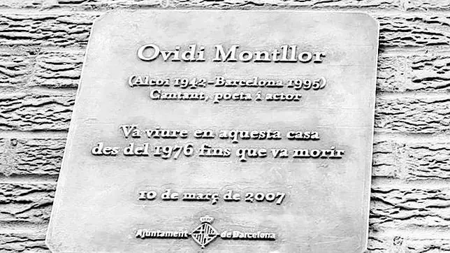 Imagen de una placa conmemorativa en la residencia de Ovidi Montllor en Barcelona