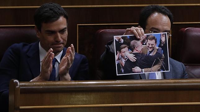 Pedro Sánchez: «Ustedes, miembros y miembras... Permítanme la broma»