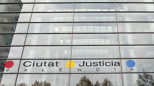 La Guardia Civil detiene a dos funcionarios por una trama de corrupción en Valencia