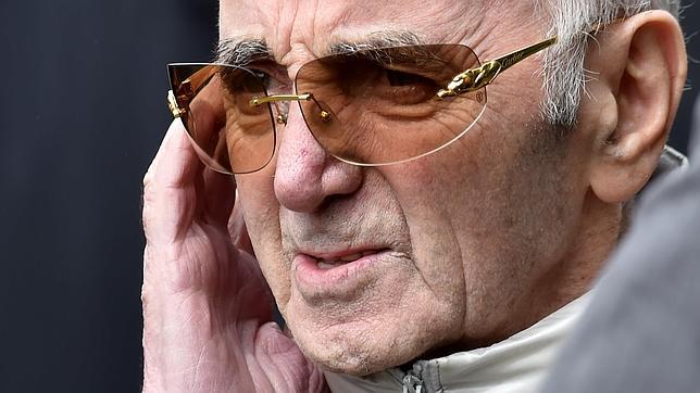 Aznavour rinde tributo a las víctimas del genocidio armenio