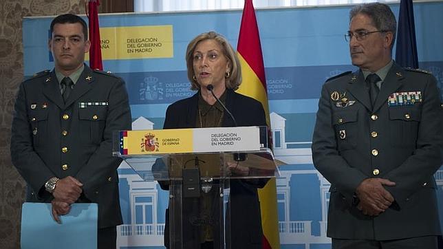La nueva delegada del Gobierno en Madrid, Concepción Dancausa, en rueda de prensa con mandos de la Guardia Civil