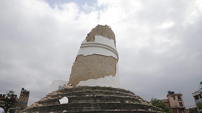 El terremoto destruye el símbolo de Nepal, la emblemática Torre Bhimsen