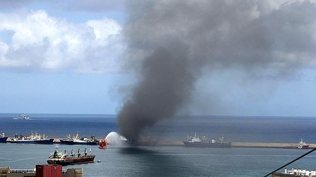 Los bomberos de Gran Canaria piden que se les active contra la mancha de fuel