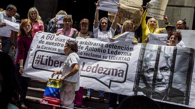 El opositor Antonio Ledezma es hospitalizado por una hernia