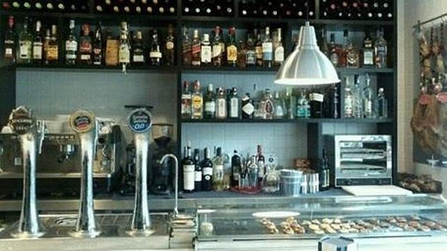 Barra de la pequeña taberna especializada en mini tortillas