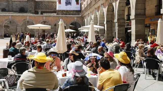 Turistas en Ávila, centro este año de la exposición Edades del Hombre