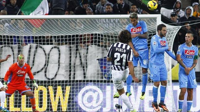 Pirlo también dejó su sello ante el Nápoles