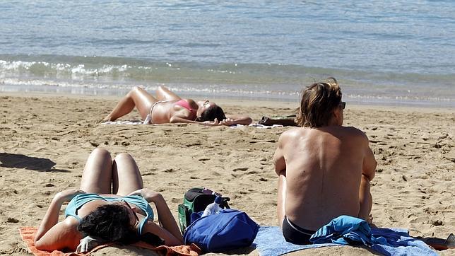 Los turistas internacionales se gastan hasta marzo 10.754 millones, un 7% más