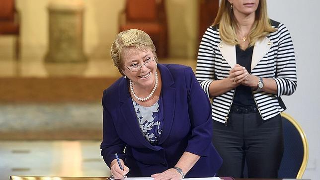 Bachelet intenta atajar la crisis de gobierno con un plan anticorrupción de urgencia