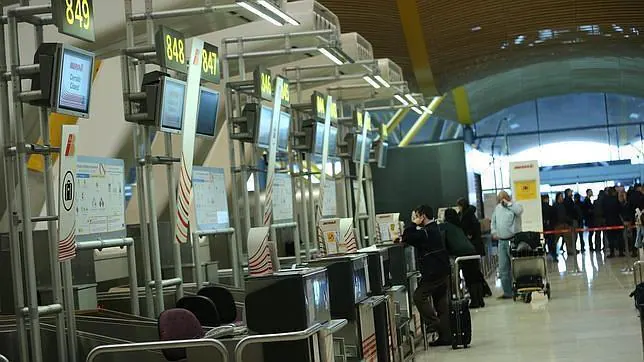 Mostradores de facturación en la terminal 4 del Aeropuerto Adolfo Suárez-Barajas