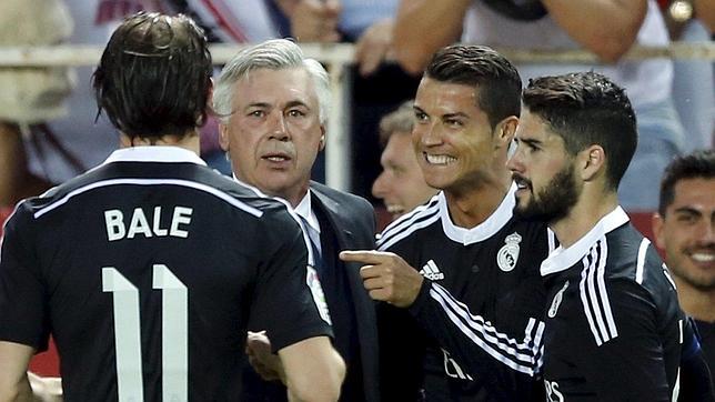 Ancelotti, junto a Bale, Ronaldo e Isco