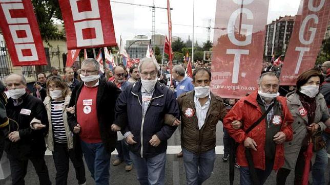 La división sindical marca un 1 de Mayo pasado por agua en Galicia