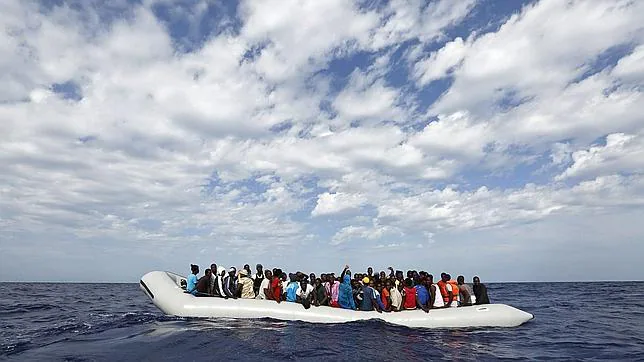 Imagen de archivo de un grupo de inmigrantes que tratan de llegar a Lampedusa