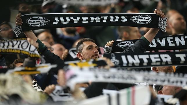 Los ultras de la Juventus campan a sus anchas en Vinovo
