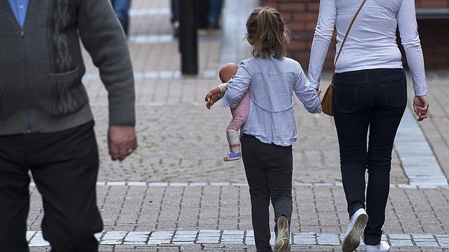 Paraguay se conmociona por la niña de 10 años que será madre tras ser violada por su padrastro