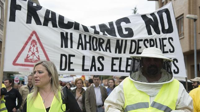 Miles de personas muestran su rechazo al «fracking» en Burgos