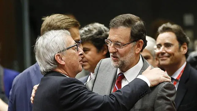 El presidente de la Comisión Europea, Jean Claude Juncker, junto al presidente del Gobierno Mariano Rajoy