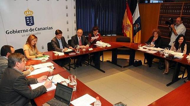 Las entidades locales canarias gastan en altos cargos 1,6 millones más que antes de la recesión