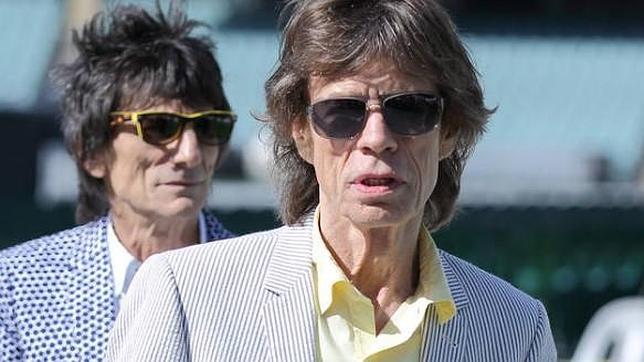 Jagger y Wood graban un tema a beneficio de las víctimas del terremoto de Nepal