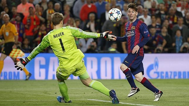 Messi supera a Neuer para hacer el 2-0