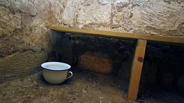 La estructura era de un largo pasillo con espacios en forma de cajón a ambos lados