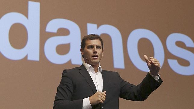 El CIS mostrará la fuerza real de Ciudadanos y Podemos ante el 24-M