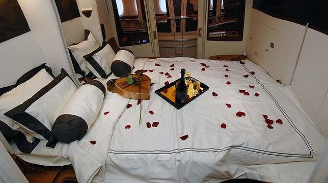 Ducha, camas dobles, un bar y otros lujos asombrosos en un avión