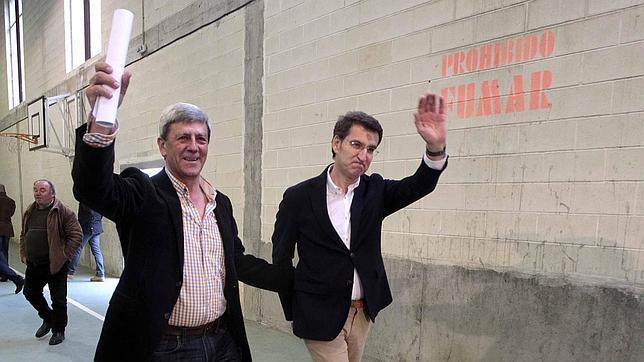 Guerra y Feijóo, en el pabellón de Teo