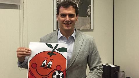 Rivera distribuyó en Twitter una foto con la imagen de Naranjito