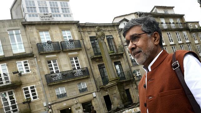 Satyarthi: «Preguntad quiénes fabrican la ropa que os ponéis»