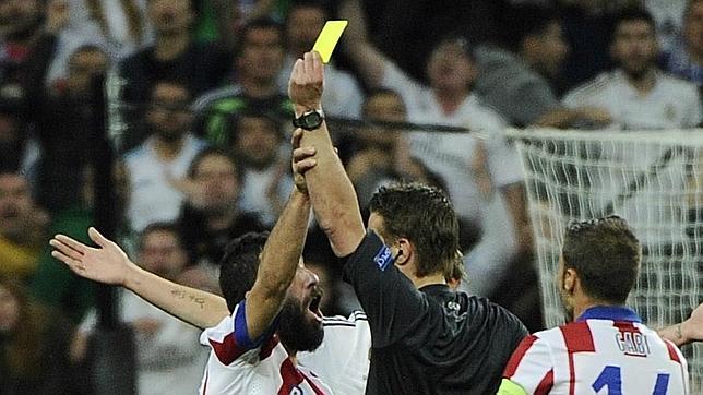 El voto verbal procedente de las gradas, influye en la decisión del árbitro