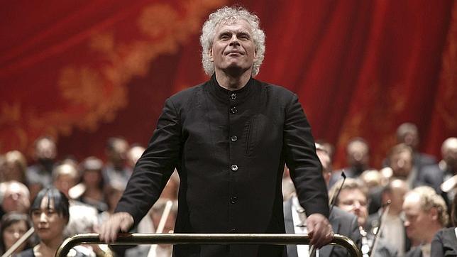 Simon Rattle, dirigiendo a la Filarmónica de Berlín