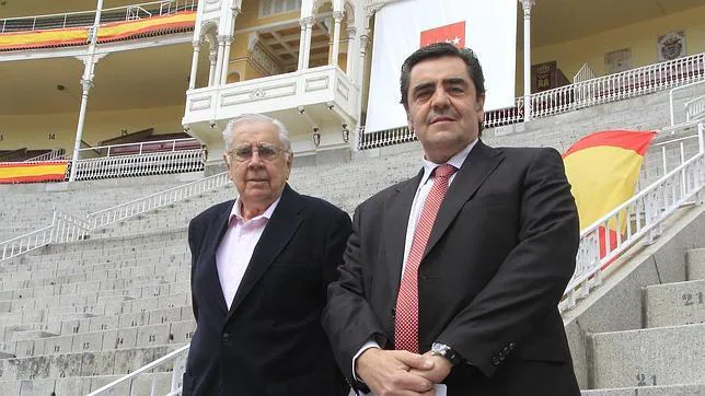 José Antonio Martínez Uranga y Manuel Martínez Erice, en los tendidos de Las Ventas