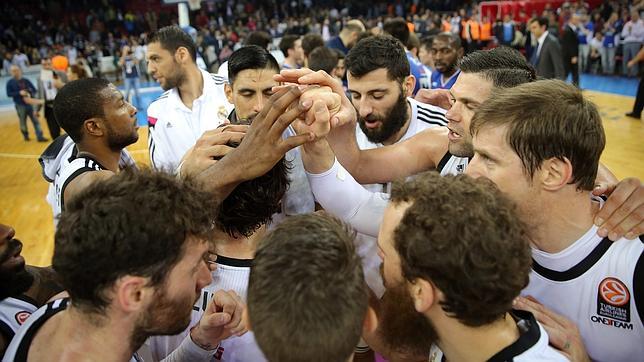 Los jugadores del Real Madrid, tras conseguir su pase a la Final Four