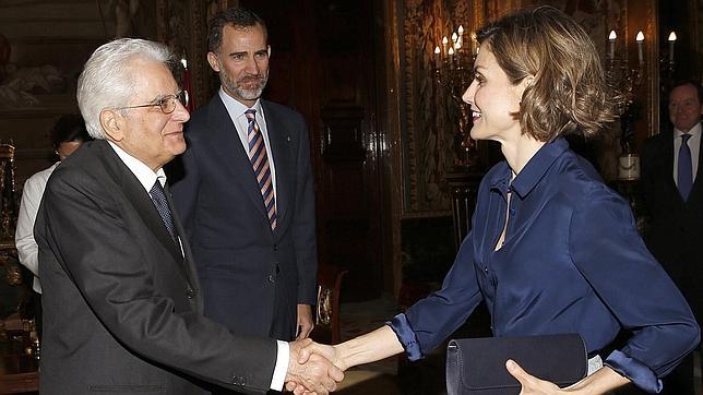 La Reina Letizia recurre a las ondas en su corte «bob»