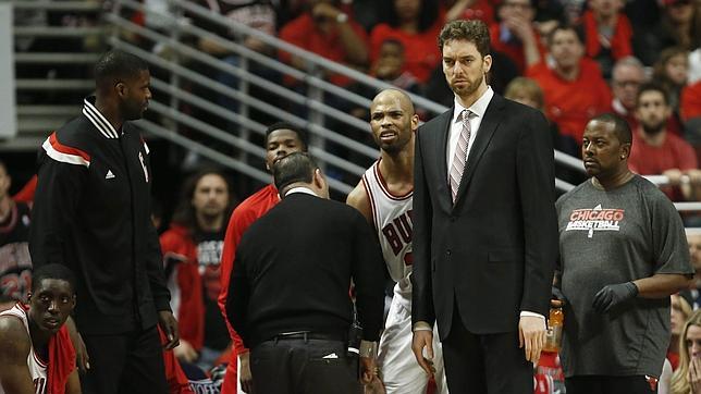 Pau Gasol pone en jaque a los Bulls