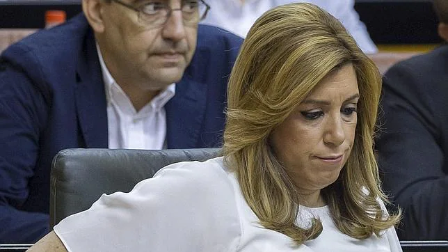 La presidenta de la Junta de Andalucía en funciones, Susana Díaz, en su escaño