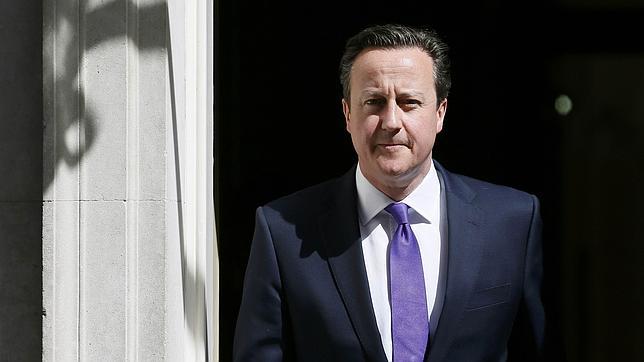 David Cameron antes de la primera reunión de su gabinete tras la victoria electoral