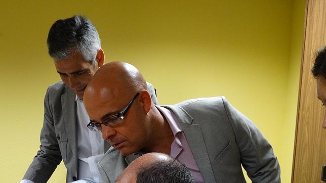 El candidato popular a la Alcaldía de Lugo, Jaime Castiñeiras, esta mañana en la ONCE