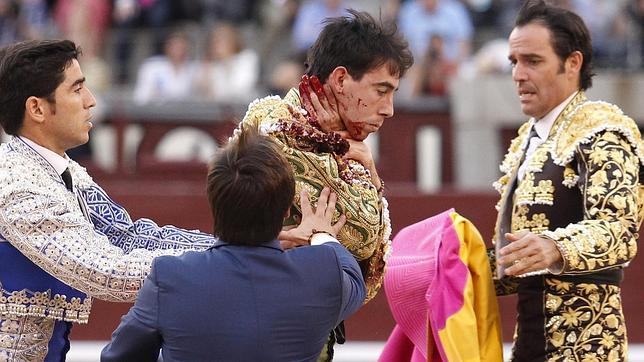 Drama en San Isidro: Jiménez Fortes sufre dos cornadas en el cuello