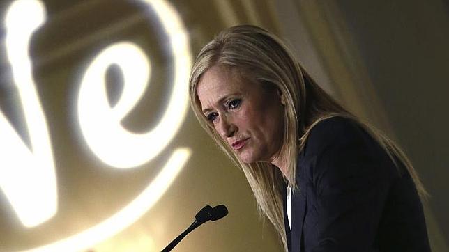 Cifuentes ve en Albert Rivera «un refresco atractivo» fruto del «marketing electoral»