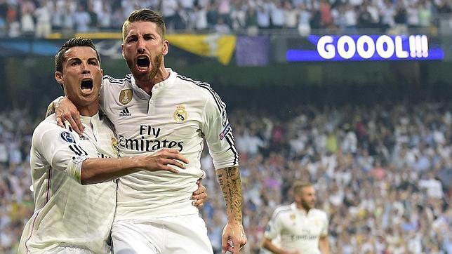 Cristiano celebra su gol de penalti a la Juventus con Ramos