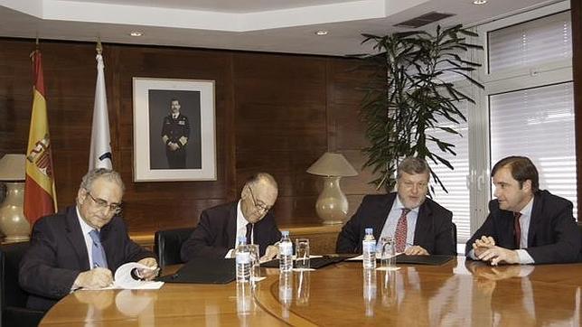 Enrique Rodríguez Segura (Navantia), Jesús de Miguel (Ondimar), Gonzalo Mateo-Guerrero (Navantia) y Aitor Aznar (Ondimar) suscriben el acuerdo