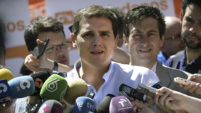 Rivera tacha a los partidos nacionalistas de los posibles pactos postelectorales de Ciudadanos